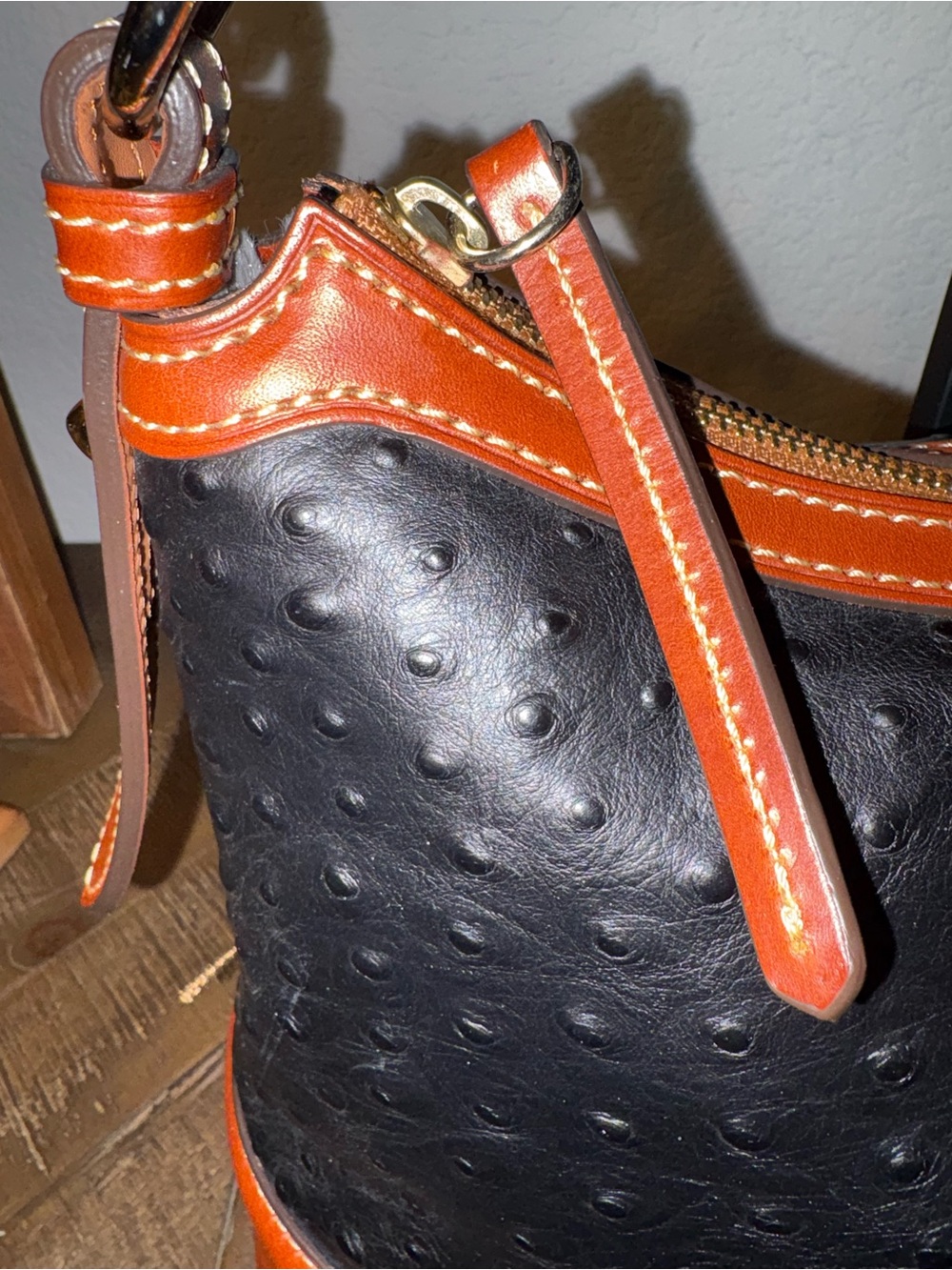NWOT Dooney & Bourke Ostrich Embossed Leather Hobo Shoulder Bag Black & Cognac - Picture 3 of 14